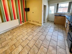 Kitchen Diner- click for photo gallery